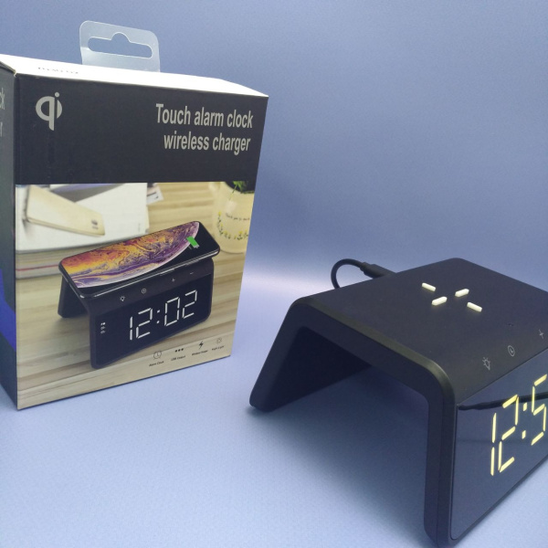 Часы настольные с функцией беспроводной зарядки и RGB подсветкой / Умные часы